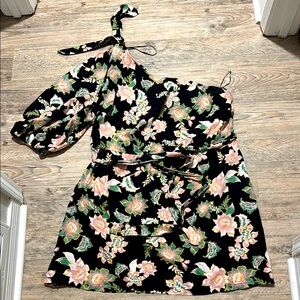 One shoulder dress. Black print.